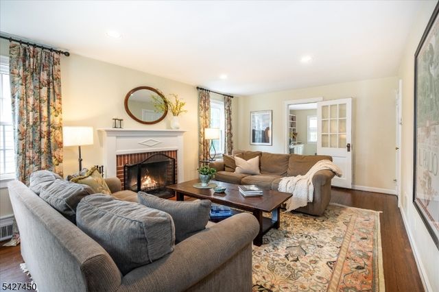 8 Abbington Ter, Glen Rock Boro, NJ 07452