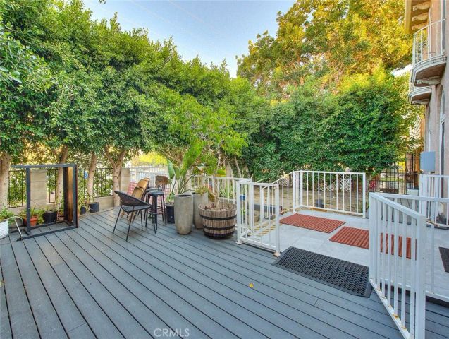 335 N Mariposa Avenue, Los Angeles, CA 90004