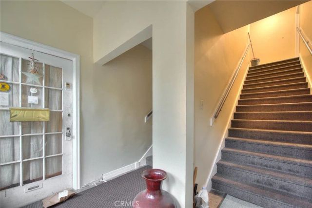 335 N Mariposa Avenue, Los Angeles, CA 90004