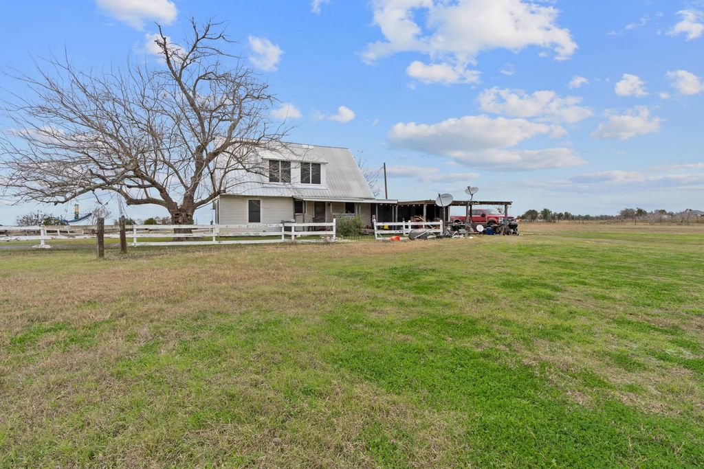 763 Upper Elgin River RD, Elgin, TX 78621