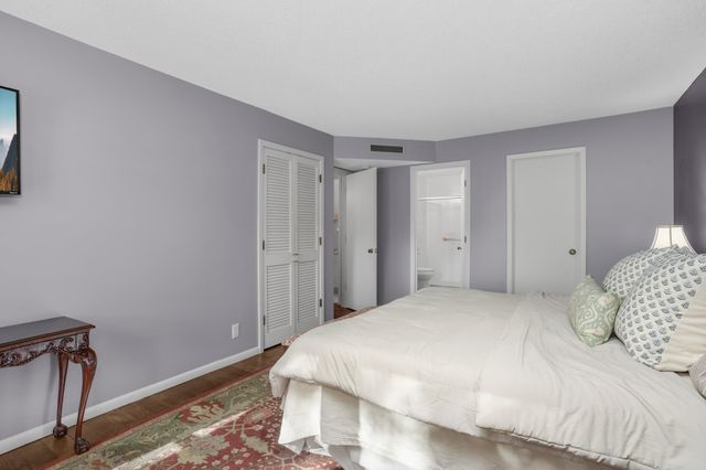 3030 Saint Albans Mill Road 211, Minnetonka, MN 55305