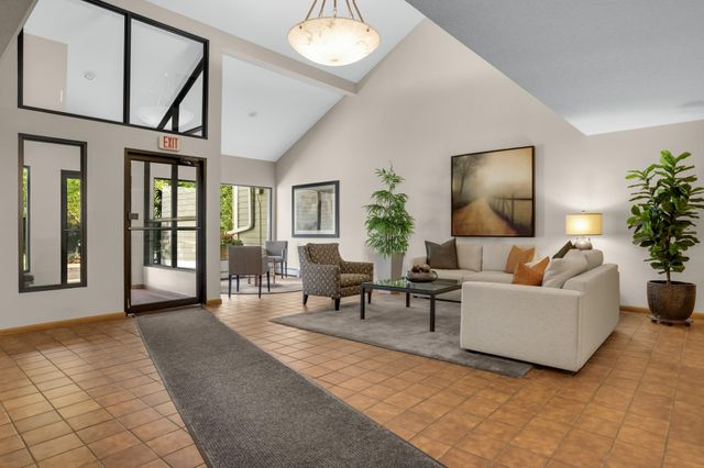 3030 Saint Albans Mill Road 211, Minnetonka, MN 55305