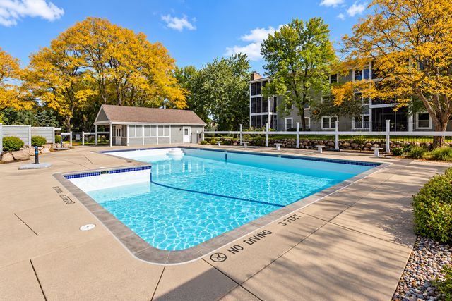 3030 Saint Albans Mill Road 211, Minnetonka, MN 55305