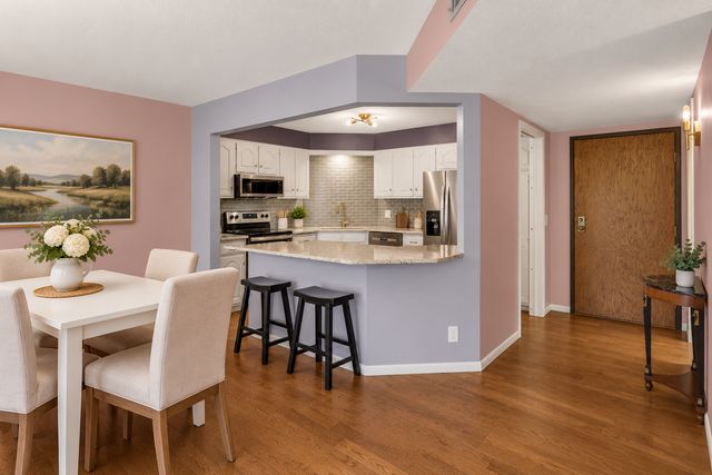 3030 Saint Albans Mill Road 211, Minnetonka, MN 55305