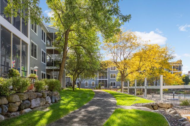3030 Saint Albans Mill Road 211, Minnetonka, MN 55305