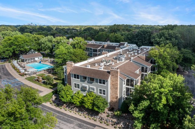 3030 Saint Albans Mill Road 211, Minnetonka, MN 55305