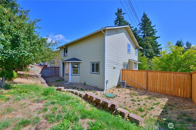 1687 Bayview Drive W, Bremerton, WA 98312