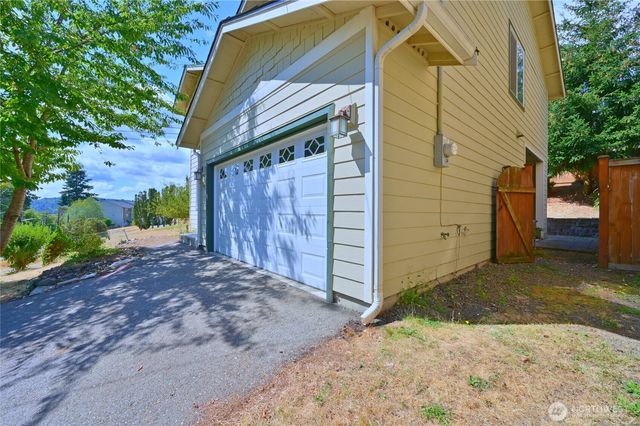 1687 Bayview Drive W, Bremerton, WA 98312