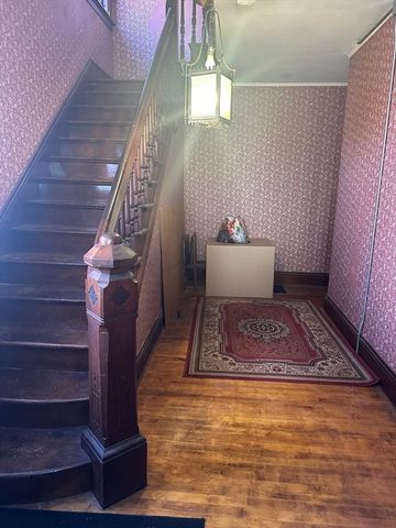 39 Woodland St, Worcester, MA 01610