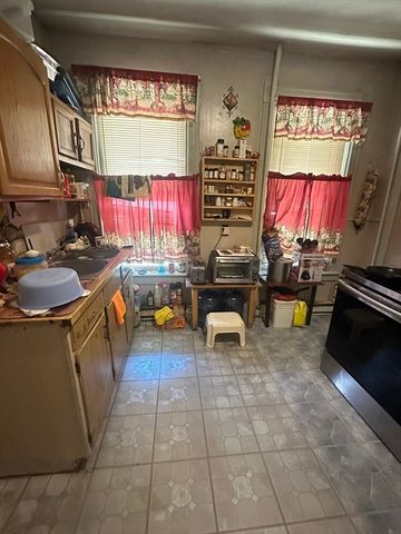 39 Woodland St, Worcester, MA 01610