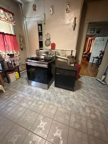 39 Woodland St, Worcester, MA 01610