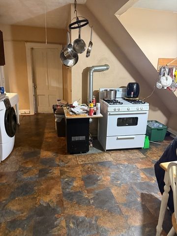 39 Woodland St, Worcester, MA 01610