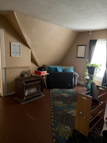 39 Woodland St, Worcester, MA 01610