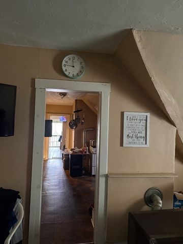 39 Woodland St, Worcester, MA 01610