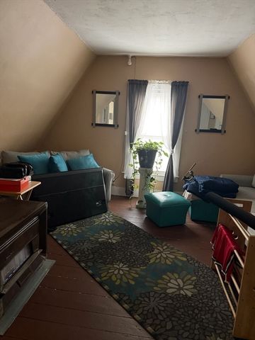 39 Woodland St, Worcester, MA 01610