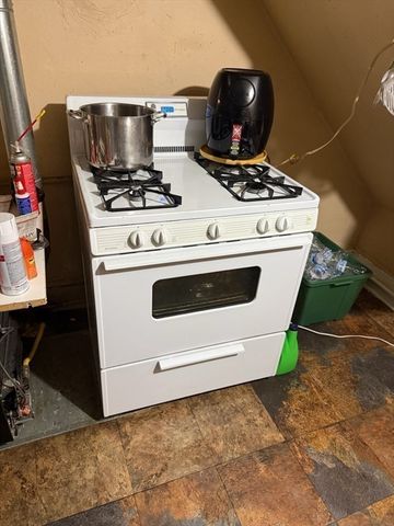 39 Woodland St, Worcester, MA 01610