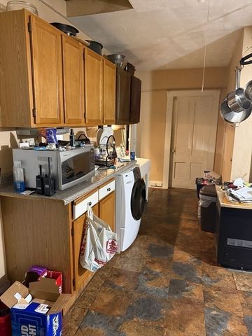 39 Woodland St, Worcester, MA 01610