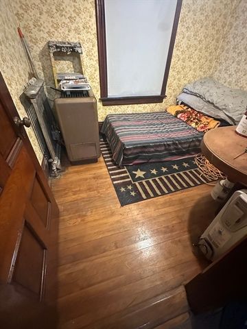 39 Woodland St, Worcester, MA 01610