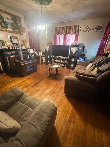 39 Woodland St, Worcester, MA 01610