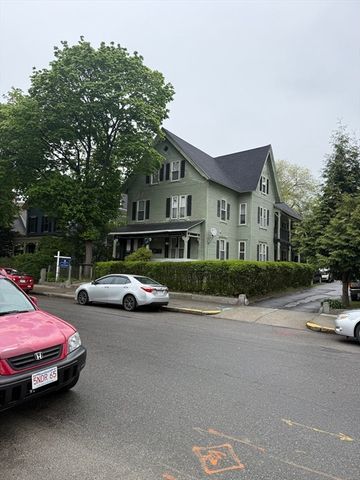 39 Woodland St, Worcester, MA 01610