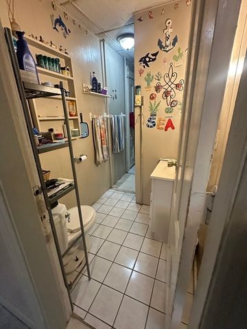 39 Woodland St, Worcester, MA 01610