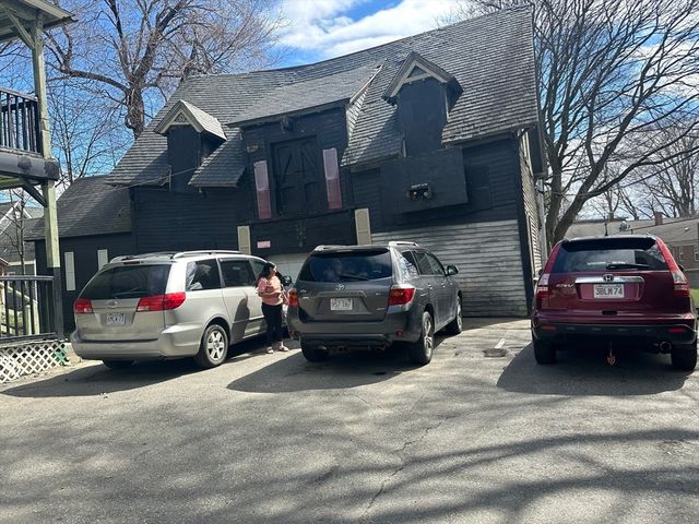 39 Woodland St, Worcester, MA 01610