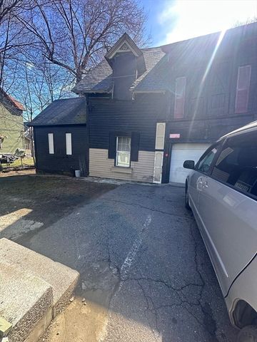 39 Woodland St, Worcester, MA 01610