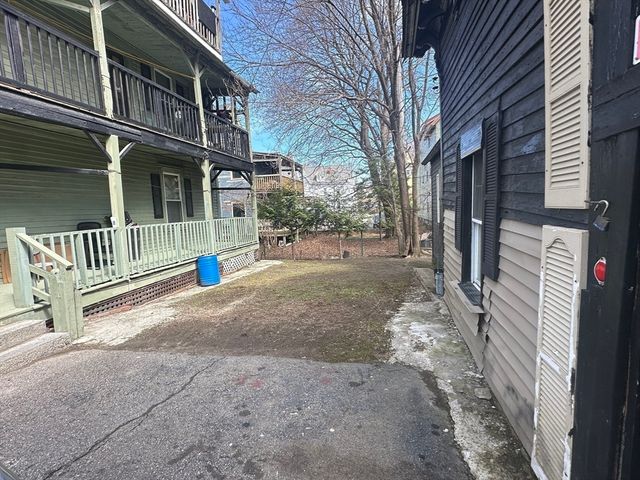 39 Woodland St, Worcester, MA 01610