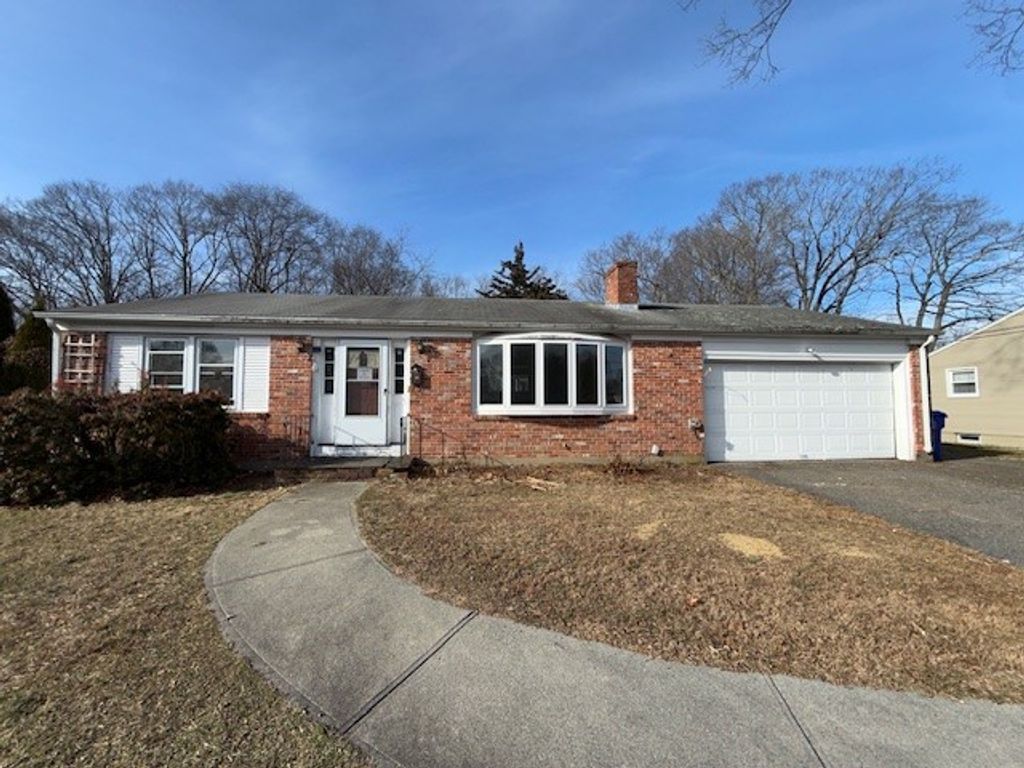 15 Plaza Drive, East Providence, RI 02915