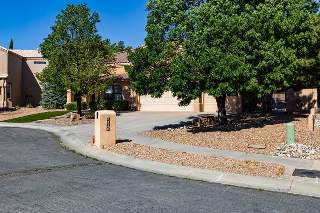 8920 Vallejo Place NE, Albuquerque, NM 87122