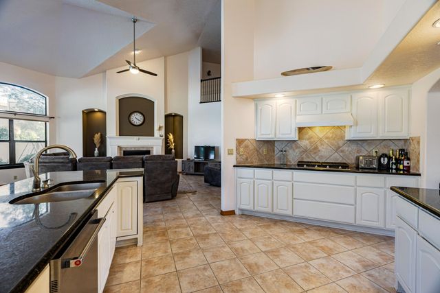 8920 Vallejo Place NE, Albuquerque, NM 87122