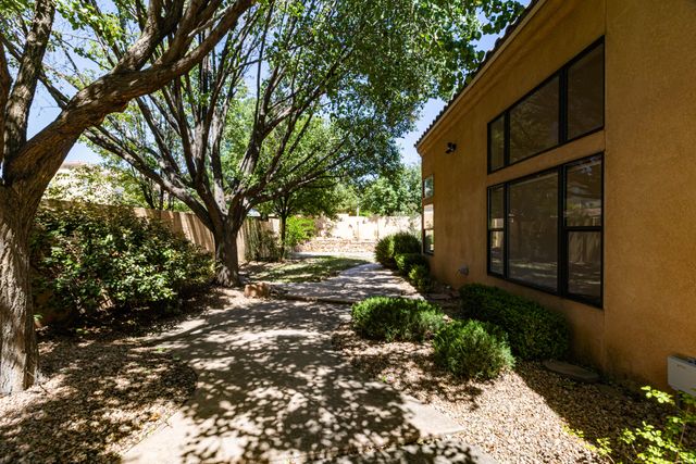 8920 Vallejo Place NE, Albuquerque, NM 87122