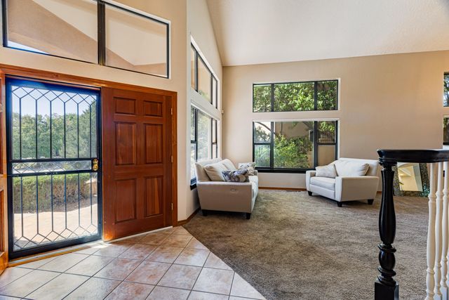 8920 Vallejo Place NE, Albuquerque, NM 87122