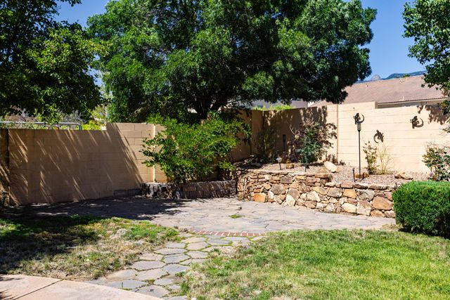 8920 Vallejo Place NE, Albuquerque, NM 87122