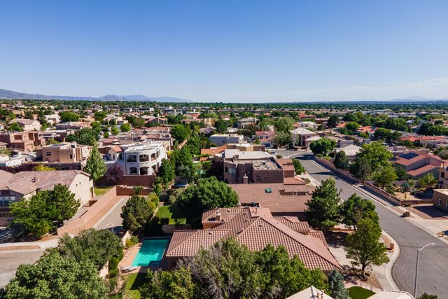 8920 Vallejo Place NE, Albuquerque, NM 87122