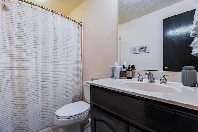 8920 Vallejo Place NE, Albuquerque, NM 87122