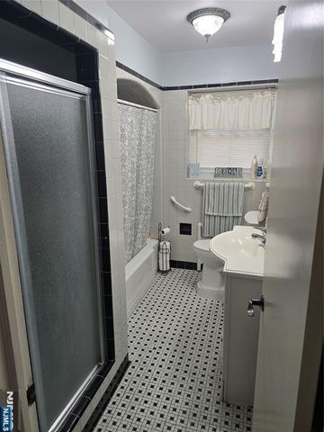 585 Monroe Place, Ridgefield, NJ 07657