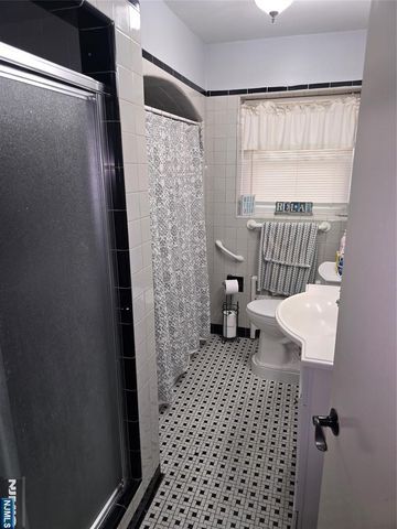 585 Monroe Place, Ridgefield, NJ 07657