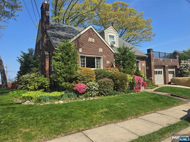 585 Monroe Place, Ridgefield, NJ 07657