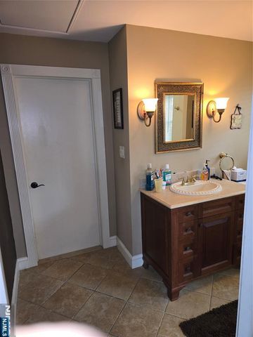 585 Monroe Place, Ridgefield, NJ 07657