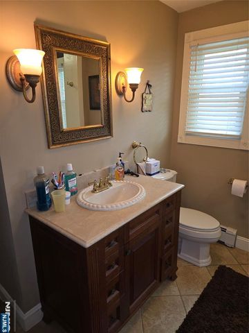 585 Monroe Place, Ridgefield, NJ 07657