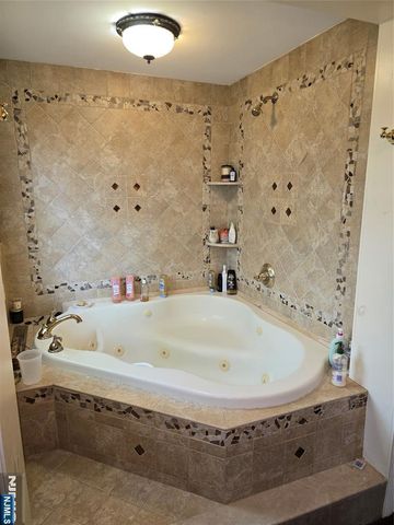 585 Monroe Place, Ridgefield, NJ 07657