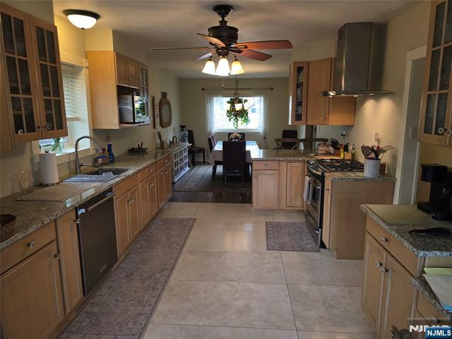 585 Monroe Place, Ridgefield, NJ 07657