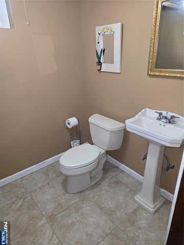 585 Monroe Place, Ridgefield, NJ 07657