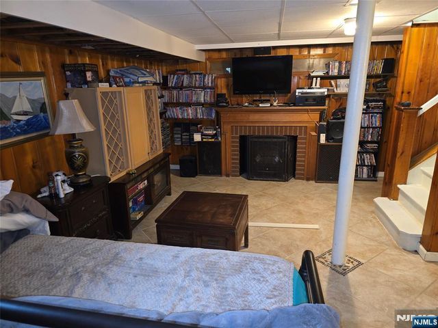 585 Monroe Place, Ridgefield, NJ 07657