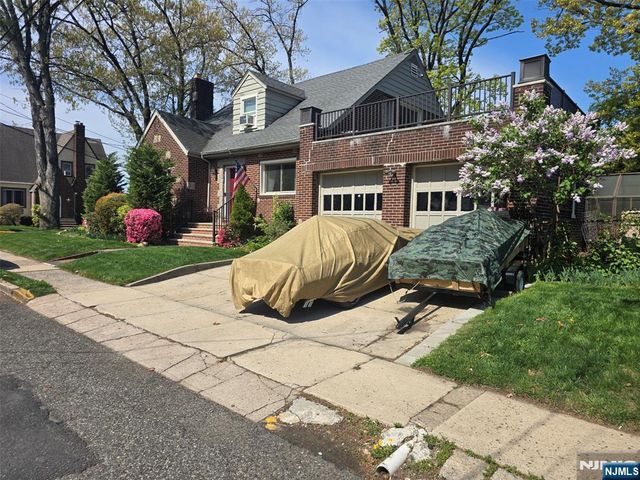 585 Monroe Place, Ridgefield, NJ 07657