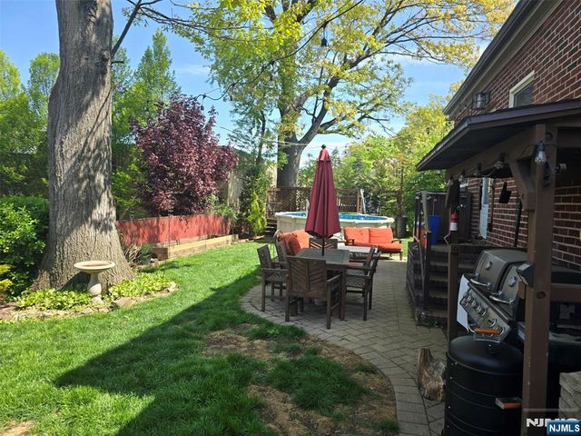 585 Monroe Place, Ridgefield, NJ 07657