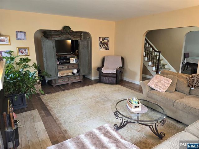 585 Monroe Place, Ridgefield, NJ 07657