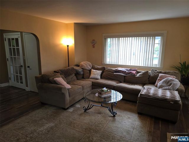 585 Monroe Place, Ridgefield, NJ 07657