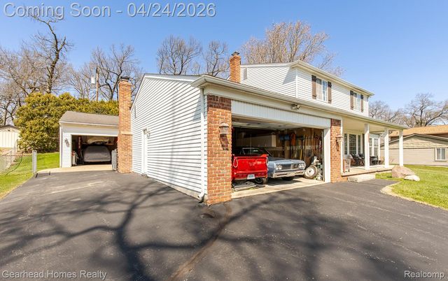 4040 Rollins Avenue, Waterford Charter Township, MI 48329